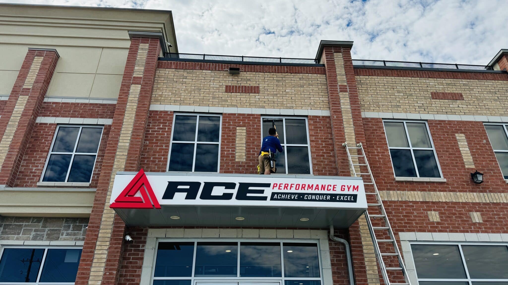 COMMERCIAL GYM WINDOW CLEANING